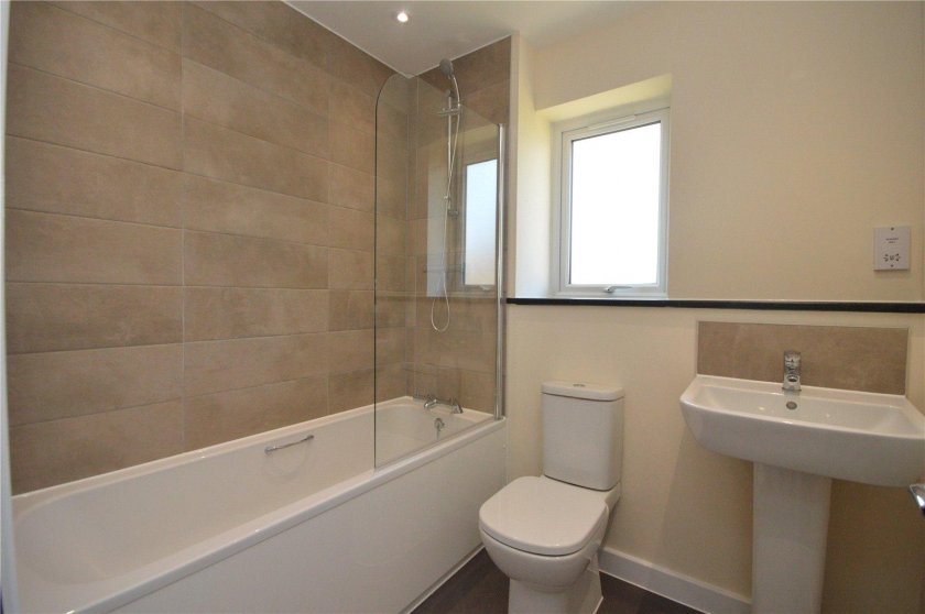 Pilgrim Close Bathroom